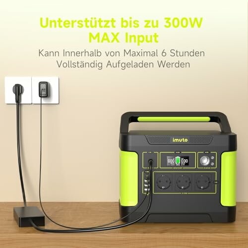 Tragbare Powerstation wird an der Wand aufgeladen