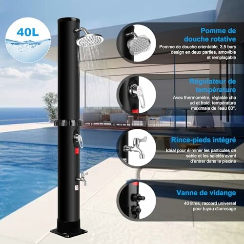 Schwarze Solardusche mit Temperaturregler und Fußspülfunktion.